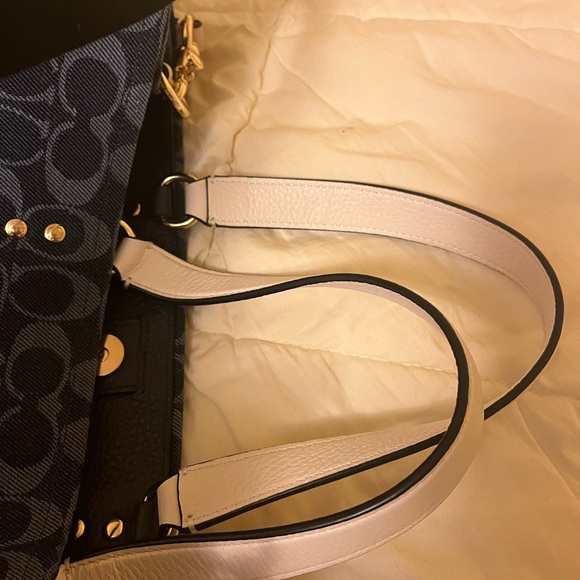 Coach purse and wallet bought new never used to big for thought it was smaller. - Picture 6 of 6